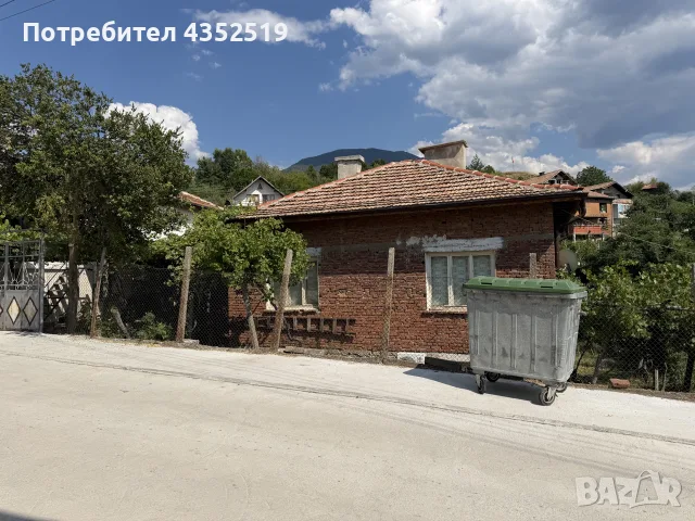 ЕКСКЛУЗИВНО! Масивна двуетажна къща с гараж и двор в с. Брежани, община Симитли, снимка 2 - Къщи - 55566078