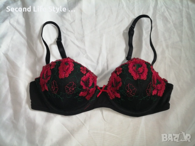 75B кокетен сутиен с бродерии цветя марка HEMA