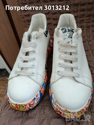 Дамски маратонки номер 40 .