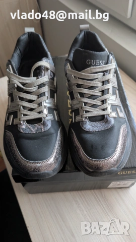 Продавам оригинални мъжки спортни обувки Guess
