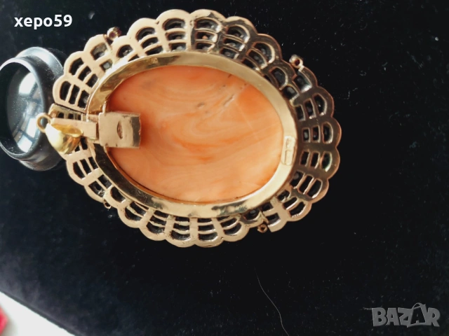 Прекрасен стар златен медальон с огромна коралова камея и 64 диаманта,злато 18к., снимка 8 - Колиета, медальони, синджири - 53961888