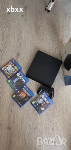 Продавам ps4 1TB(1000GB) + оригинален джойстик+4игри