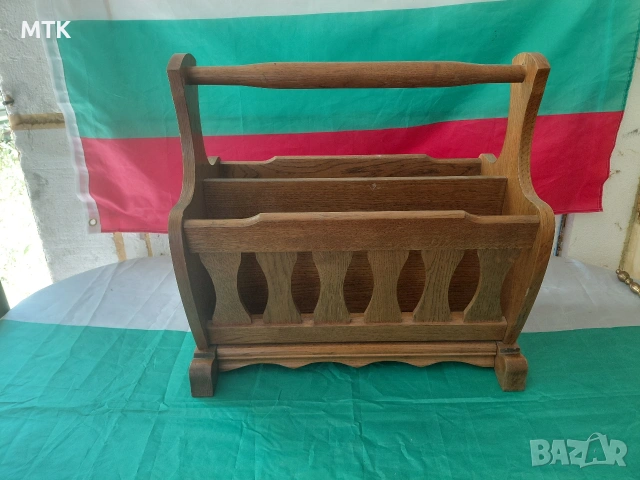 Ретро поставка за вестници и списания.
