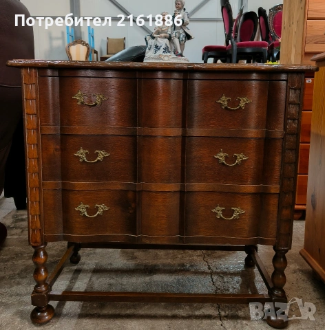 Дъбов комод с месингови дръжки 