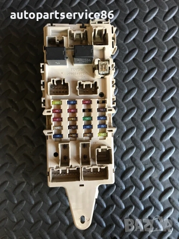 Блок предпазители за Lexus Gs300 3.0 (2002) R381H06 0025