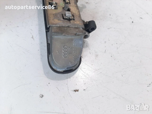 Външна дръжка на задна лява врата сребриста за Audi A8 3.3 TDI AKF (2002) 4B1837885 , снимка 3 - Части - 54727933