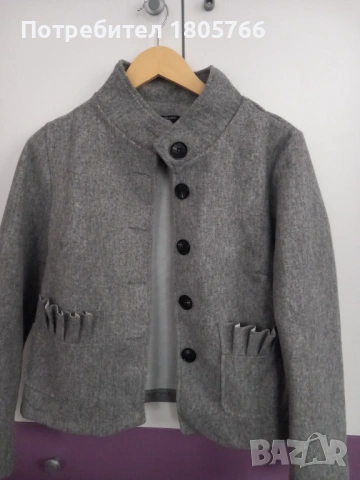 Късо дамско сако