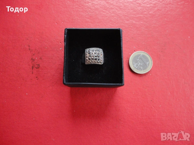 Невероятен сребърен пръстен с камъни 