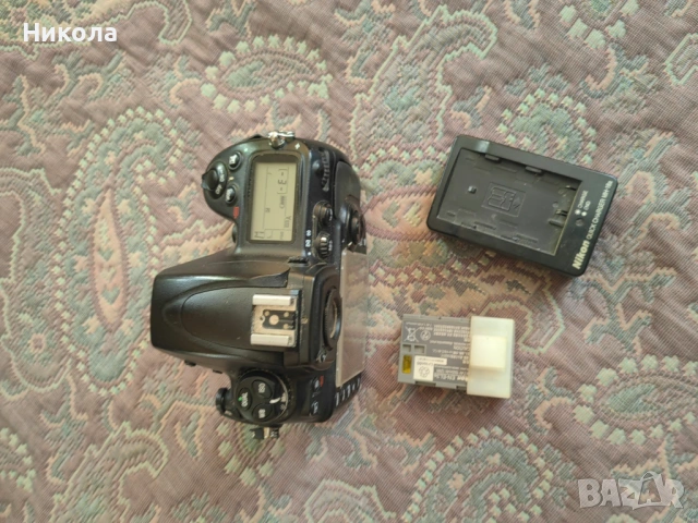 NIKON D700, две батерии и зарядно. ЗА РЕМОНТ (смяна на затвор)