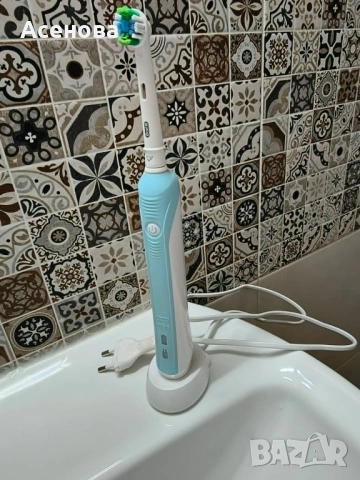 Електрическа четка за зъби Oral-B Professional Care