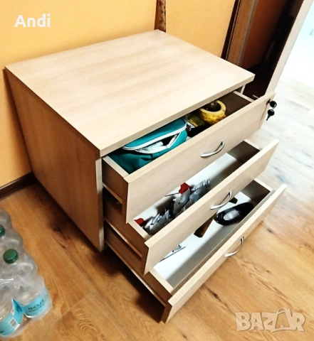 Офис шкаф - шкафче с 3 чекмеджета и ключалка 68/50/55см, снимка 2 - Шкафове и рафтове - 54043785