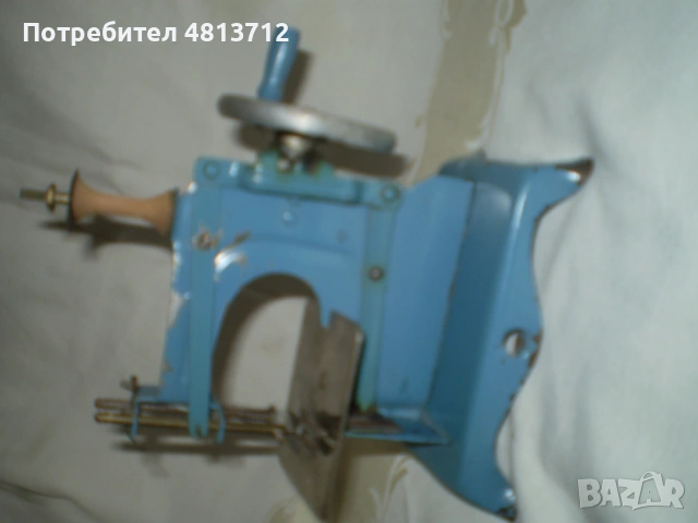 Ретро  детска играчка шевна машина от 60-те години на миналия век, изработена от ламарина, снимка 10 - Антикварни и старинни предмети - 54782296