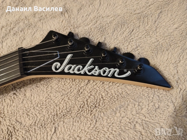 Продавам електрическа китара Jackson JS11 Dinky Black в много добро състояние., снимка 3 - Китари - 55014172