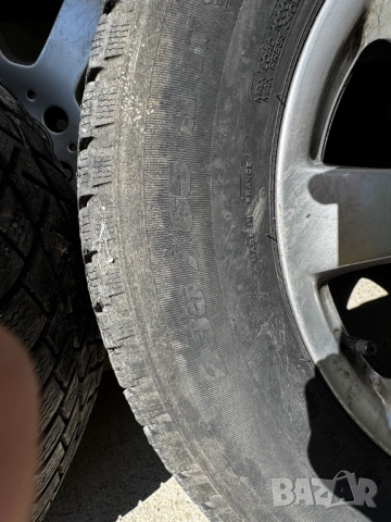 Продавам комплект 4 бр. оригинални джанти Mercedes-Benz с зимни гуми Michelin 235/65/17, снимка 4 - Гуми и джанти - 54686208