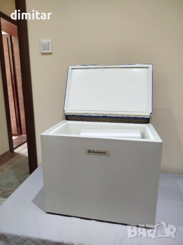 Хладилник за къмпинг ⛺ DOMETIC -12/220V- GAZ , снимка 2 - Хладилни чанти - 54685284