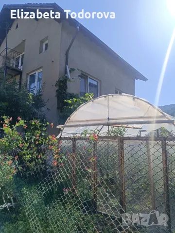 Продавам къща 3 етажа, снимка 3 - Къщи - 55674987