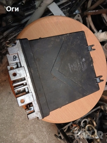 Компютър за Фолксваген Пасат В3 2.0 115к.с. синхро 037 906 022 EC