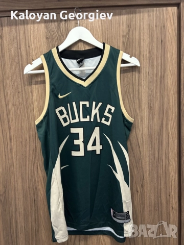 Баскетболен потник Bucks (M) и Оригинални тениски Adidas (2XL)
