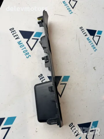 74232-0D670 пластмаса около копчета за ел. стъкла на предна лява врата от Toyota Yaris P13, 1.0i, снимка 4 - Части - 55572913