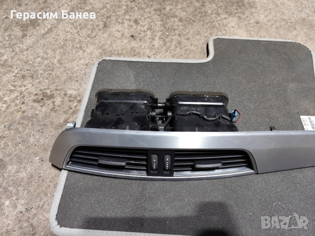А2048306154  декоративна лайстна с централна духалка OEM MERCEDES W204 OM651 2014, снимка 2 - Части - 54284701