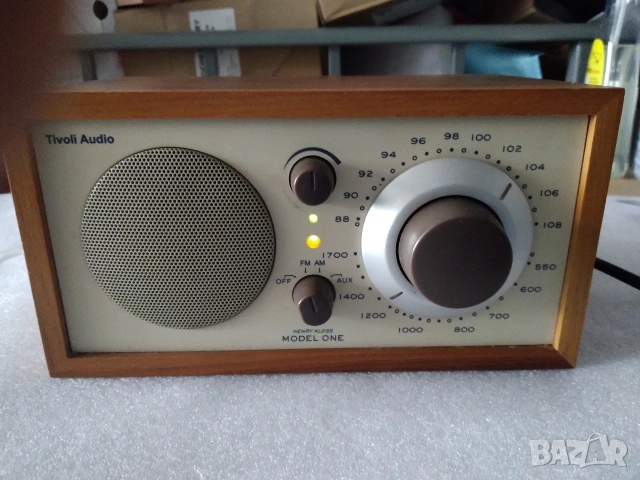 AM/FM радиоприемник Tivoli Audio Model One, снимка 2 - Радиокасетофони, транзистори - 55276663