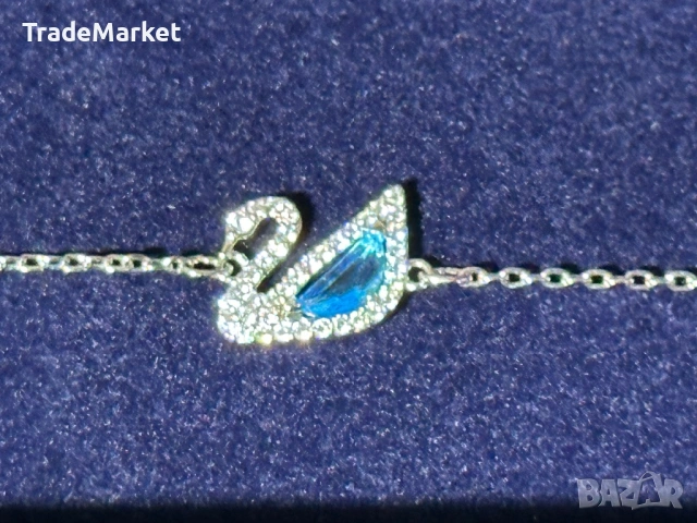 Нова Дамска Гривна Swarovski Dazzling Swan bracelet с пълна опаковка и документация, снимка 3 - Гривни - 54381762