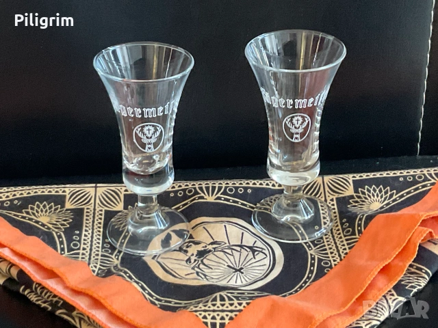 Чаша за ликьор и бандана Jägermeister.