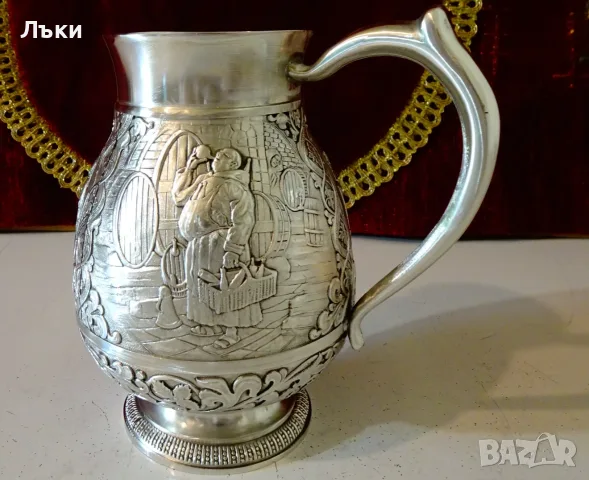 Калаена халба,кана с картини на Eduard von Grützner. 