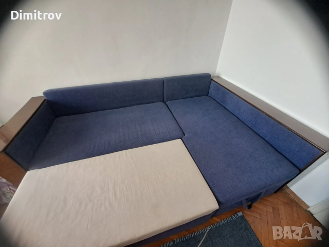 Разтегателен Диван – Тъмносин Плюш и Масивно Дърво 142х200 236, снимка 2 - Дивани и мека мебел - 54254508