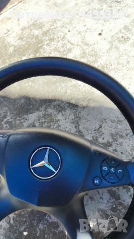 Волан Mercedes W204 с еърбег. Всички копчета функционират., снимка 2 - Части - 54550910