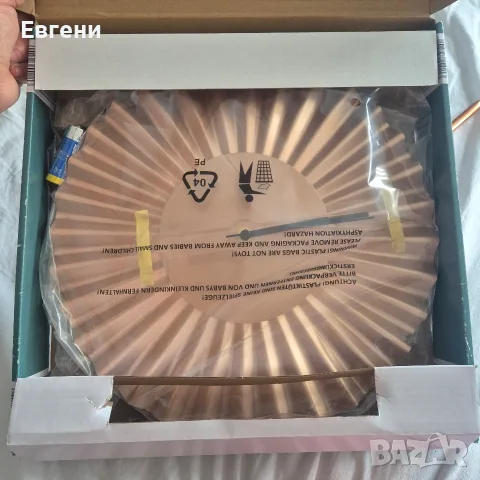 Модерен метален стенен часовник в златисто , снимка 3 - Стенни часовници - 55480849
