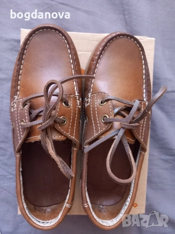 Затворени детски обувки от естествена кожа