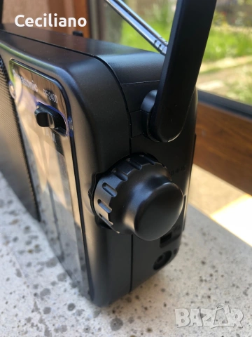 Запазено Преносимо радио . Panasonic RF-2400, снимка 3 - Радиокасетофони, транзистори - 55172457