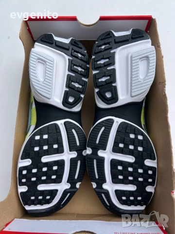Nike V2K Run маратонки размер 46, снимка 2 - Маратонки - 54391145