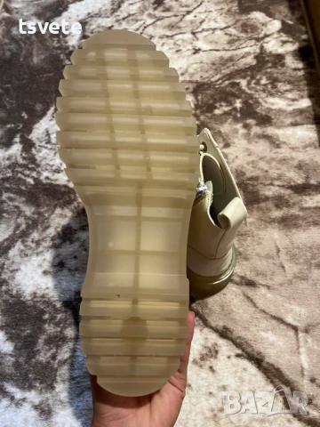 Чисто нови боти Bershka , снимка 3 - Дамски боти - 54172840