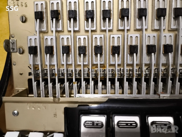 Акордеон Weltmeisyter Cantus 4, снимка 8 - Акордеони - 54021313