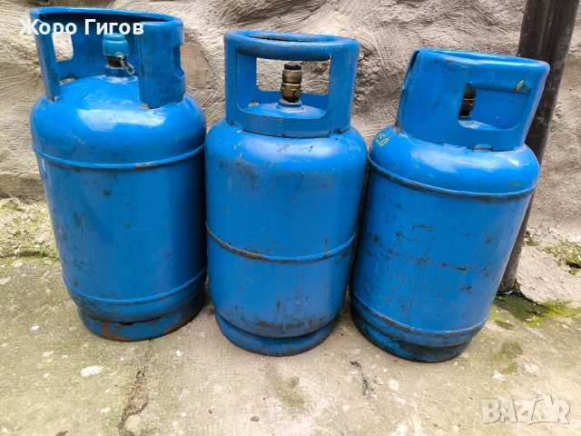3 броя газови бутилки 