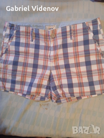 Къси панталони Levis.