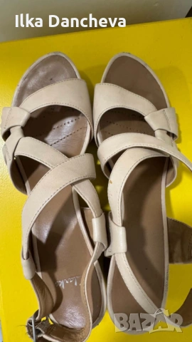 Дамски бежови сандали от естествена кожа  Clarks. 
