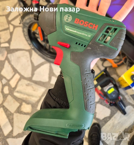 Акумулаторен безчетков винтоверт Bosch AdvancedImpactDrive 18, снимка 2 - Винтоверти - 54342871