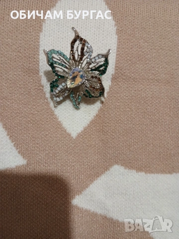 4-5xl КРАСИВА И МОДЕРНА ПЛЕТЕНА БЛУЗА,ЗАПАЗЕНА,МЕКА,С МАЛЪК ДЕФЕКТ И ЗАТОВА Е БРОШКАТА, снимка 8 - Блузи с дълъг ръкав и пуловери - 53953577