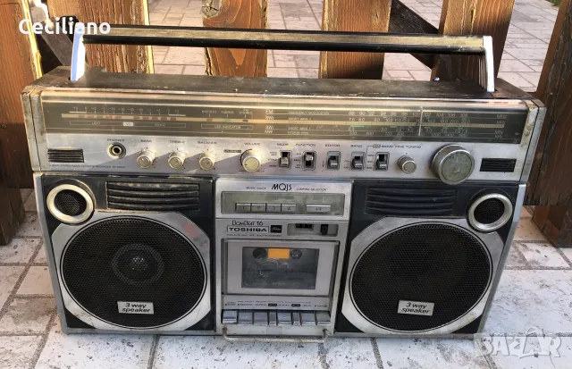 Радиокасетофон  Toshiba BomBeat 16 RT-8890S – за донор или части!, снимка 1 - Радиокасетофони, транзистори - 55618154