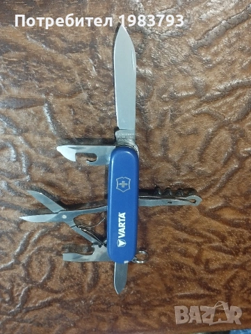 Victorinox Swiss син,с ножица неизползван.