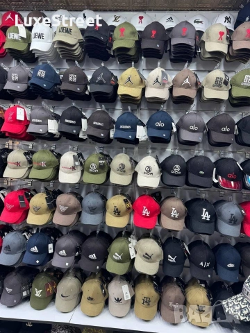 FENDI 🫟 DSQUARED2 🫟MIU MIU 🫟 LOEWE 🫟 ADIDAS 🫟 NIKE 🫟 JORDAN 🫟 VALENTINO 🫟 LOUIS VUITTON 🫟, снимка 6 - Шапки - 54138828