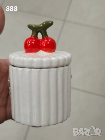 чаши подноси диспенсъри купи бурканчета саксии череши