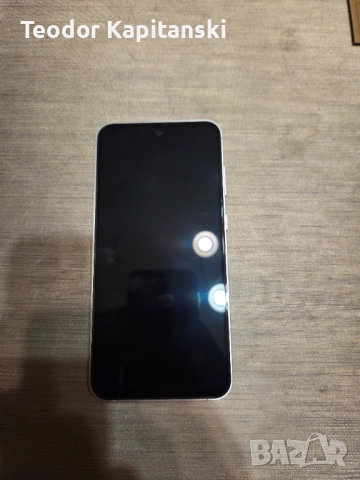 ПРОДАВАМ Samsung S23Fe+2 кейса подарък