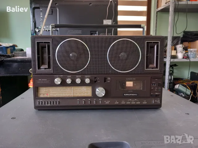 GRUNDIG RR 3000 радиокасетофон, снимка 2 - Радиокасетофони, транзистори - 55430819