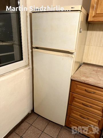 Хладилник Liebherr с фризер отгоре здрав и надежден