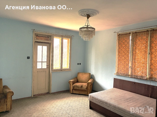   Къща с три жилищни части, гараж и двор – гр. Попово, снимка 11 - Къщи - 54939900