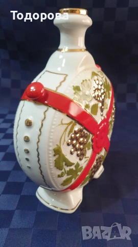 Порцеланова бъклица, снимка 4 - Антикварни и старинни предмети - 54007978